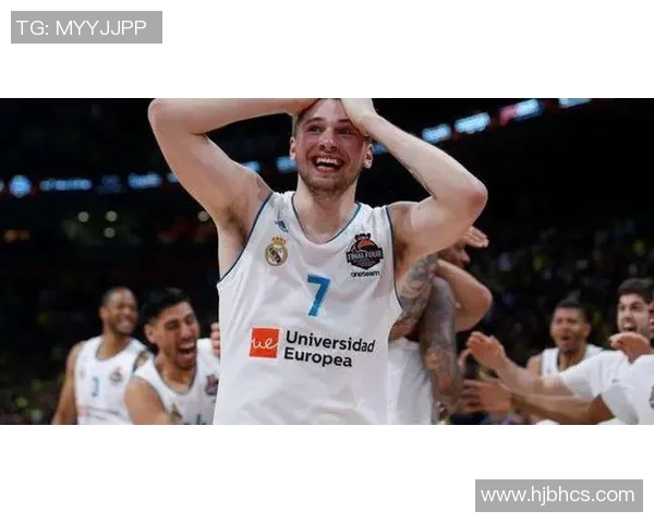 足球巨星化身老年球员挑战年轻队伍展现不老传奇风采 足球巨星化身老年球员挑战年轻队伍展现不老传奇风采