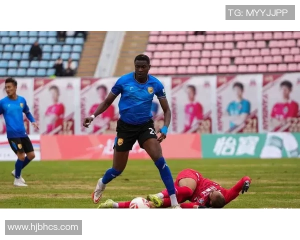 足球明星进球瞬间的精彩瞬间与激情四溢的庆祝场面分析 足球明星进球瞬间的精彩瞬间与激情四溢的庆祝场面分析